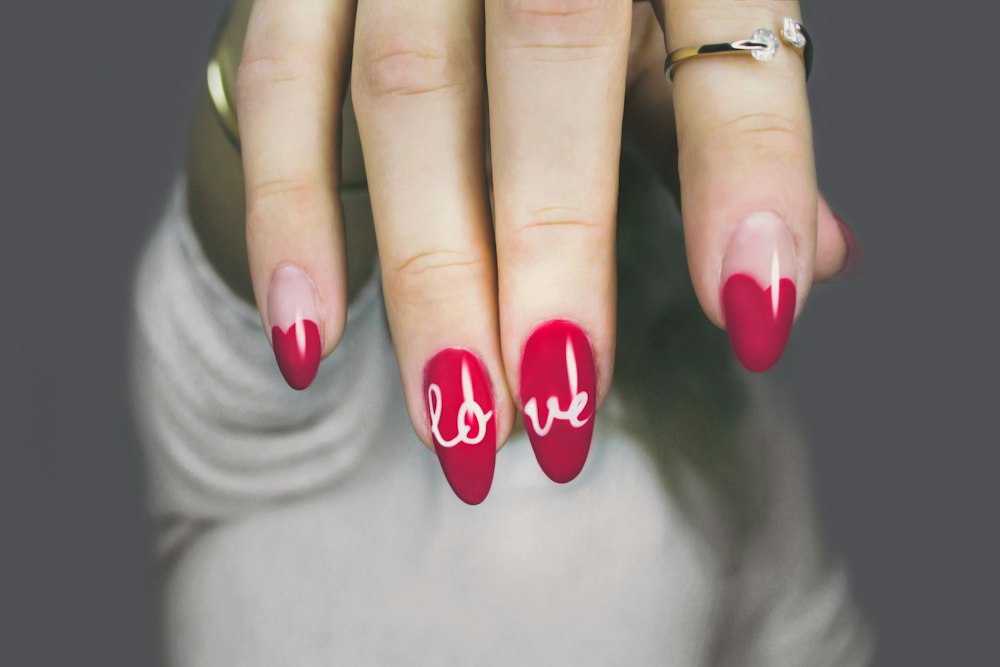 Reflective nude glaze gel manicure