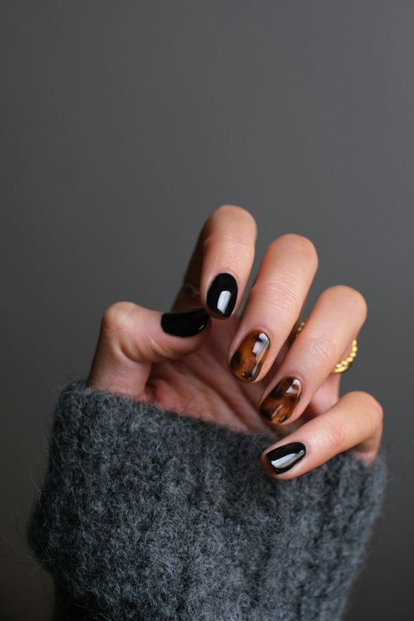 Nail extensions sculpting